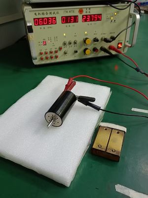 Dostosowywalny 35 mm szczotkowy silnik prądu stałego bez węgla 92 Watt 4640 obr./min 12 V Wysoka wydajność